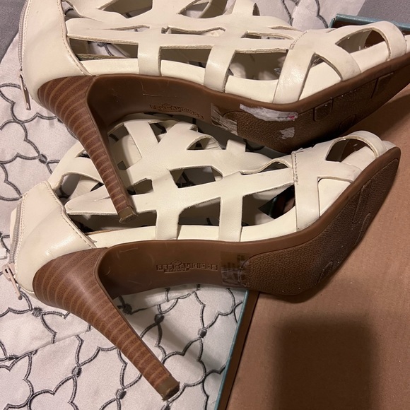 Fergalicious Histeria Cage Cut Out High Heel Back Zip White Sandal Size 7.5 - Picture 7 of 9